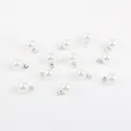 Gros plan de pendentifs en perles ABS blanches avec boucles argentées pour bijoux DIY - 8mm (10 Pièces/Paquet) / Argent Avec Perle Blanche