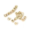 Vista detallada de cuentas espaciadoras CCB doradas facetadas para crear joyas DIY - Cuentas Cuadradas Facetadas / 8x8mm 100 Piezas/Paquete / Oro KC