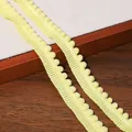 Hellgelbe Pom-Pom-Spitze für DIY-Kleidungsdekoration und feines Bastelzubehör - Breite 1cm (5m Packung) / Gelb
