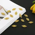 Ciondoli in metallo cavo floreale dorati vintage per la creazione di gioielli fai da te - Piccolo Occhio di Gatto / 8mm x 16mm 1 Pezzo / Oro