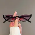 Lunettes de soleil œil de chat vintage avec verres violets foncés et monture noire chic - Monture Noir Verre Dégradé Violet