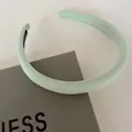 Elegantes mintgrünes Stirnband aus Rippstoff mit einem schmalen Design für Damen - Gestreiftes Stirnband / Mintgrün