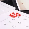 Cuentas de cristal rojo tallado en forma de lágrima para joyas DIY hechas a mano y collares - Estilo Gota de Agua / 8x11mm (10 Piezas/Paquete) / Rojo