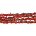 Natürliche rote unregelmäßige Steinchip-Perlen mit Löchern für DIY-Schmuckherstellung - Mittel 5-8mm 80cm/Strang / Natürliche Gefärbte Rote Korallen-Chips