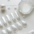Poudre de perle blanche laiteuse offrant un effet miroir brillant pour manucures. - Poudre Perle de Lait
