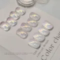 Poudre à ongles perle irisée avec effet chrome scintillant sur présentoir - Poudre Laser Aurora