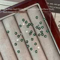 Luxe donkergroene klavertje vier nail art steentjes, 4x4mm bloemen metalen studs - 4x4mm / Donkergroen
