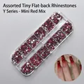 Mini strass à ongles en acrylique rouge, formes variées, dans une boîte à 12 compartiments - Pack de 12 compartiments / Rouge
