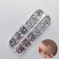 Mini strass en acrylique pour nail art, ensemble mélangé blanc et couleur, boîte 12 cases - Pack de 12 compartiments / Blanc et Multicolore