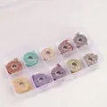 Lot de cordons en coton multicolores de 1 mm sur bobines dans une boîte en plastique à 10 cases - Lot de 10 Couleurs / Lot de 10 Rouleaux