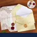 Vintage Briefpapier-Set in Weizengelb inklusive Umschläge, Briefpapier und Wachssiegel. - 3 Envelopes + 10 Sheets + 3 Seals / 16-teiliges Set (Mit zufälligen Wachssiegeln) / Weizengelb