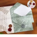 Vintage Briefumschlag-Set in Rauchgrün mit geprägtem Papier und Siegellack - 3 Envelopes + 10 Sheets + 3 Seals / 16-teiliges Set (Mit zufälligen Wachssiegeln) / Kieferrauchgrün