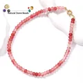 Macro-opname van de roze natuursteen kralenketting met een gouden stuurwielsluiting - 39cm+5x8mm Kraal / Watermeloen Rood