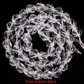 Gedetailleerd macro-overzicht van 8mm facetgeslepen heldere kwartskralen voor DIY-sieraden - Multi-Gefacetteerde Ronde Kralen / 8mm (Ongeveer 46 Stuks/Streng) / Helder Wit