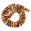 Nahaufnahme unregelmäßiger Naturbernsteinperlen in verschiedenen Tönen für DIY-Schmuckherstellung. - 8mm Abakus-Perle (ca. 120 Stück/Packung) / Bernstein