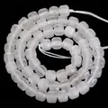 Gedetailleerd overzicht van 5mm gefacetteerde witte kristalkralen voor doe-het-zelf sieraden - Gefacetteerde Vierkante Witte Kwarts / 5mm (ongeveer 60 stuks/streng)