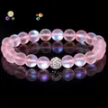 Elegantes rosa mattiertes Aurora Kristallperlenarmband mit funkelndem Strass-Mittelball - 19cm 8mm Weiße Zirkonia-Perle Matt / Hellrosa