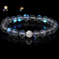 Irisierendes gefrostetes Kristall-Armband mit funkelnder Pavé-Fokusperle im Detail. - 19cm 8mm Weiße Zirkonia-Perle Matt / Grau