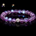 Lila schillerndes Armband aus mattierten Kristallperlen mit funkelnder Strasskugel - 19cm 8mm Weiße Zirkonia-Perle Matt / Dunkellila