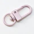 Gros plan sur la finition peinte rose pastel lisse d'un fermoir en alliage de zinc. - Grand 3.2*1.3CM / Rose
