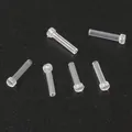 Vue macro des manchons de protection de tige d'oreille en PC transparent pour bijoux. - Ouverture 0.75mm / Transparent