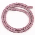 Detailaufnahme von lila 2x4mm quadratischen Lavasteinperlen mit poröser Textur - 2x4mm Quadratische Scheibe Lavastein / Ein Strang (Ca. 140-145 Stk) / Lila