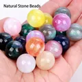 Dettaglio macro di perle colorate in resina per la creazione di gioielli. - Colori Misti Sirena