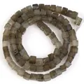 Nahaufnahme von 4x4mm natürlichen quadratischen Steinperlen für die Schmuckherstellung - Ca. 86-92 Stück/Packung / Taupe (Labradorit)