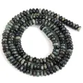 Detailansicht von 2x4mm dunkelgrünen Naturstein-Abakusperlen für DIY-Schmuckzubehör - 2x4mm Abakusperlen (ca. 160 Perlen/Strang) / Variscit