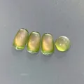Guavegroene cat eye nagelgel met hoogglanzend glaskraal-effect - Guave