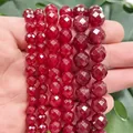 Detailopname van gefacetteerde rode natuurstenen kralen voor DIY sieraden - Gefacetteerde schijf / 6mm (Ongeveer 28 Stuks) / Rode Chalcedoon