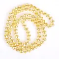 Detaillierte Makroansicht von facettierten gelben Blumen-Glaskristallperlen für DIY-Schmuck - Vierblättrige Blumenform / Ein Strang (6mm) / Gelb