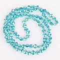 Detailansicht von 6mm hellblauen facettierten Glasperlen in Blumenform für DIY-Schmuck - Vierblättrige Blumenform / Ein Strang (6mm) / Seeblau