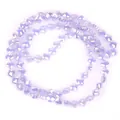 Detailansicht von 6mm lavendelfarbenen irisierenden facettierten Glasperlen für DIY - Vierblättrige Blumenform / Ein Strang (6mm) / Solides Violett