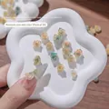 Decoraciones de uñas de rosa de resina 3D con bordes dorados y diseño de camelia - Estilo Mixto (Tamaño Y Color Aleatorios) / Paquete de 20 Piezas