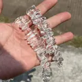 Detailopname van natuurlijke heldere kwartskralen in onregelmatige platte vorm - Ongeveer 60 Stuks/Pak / 8x20mm