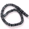 Detailansicht von schwarz-weiß gestreiften Muschelperlen für die Schmuckherstellung - 10-11mm Packung (Ca. 200 Stück) / Schwarz