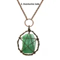 Dettaglio della collana pentacolo fatta a mano con pietra avventurina verde naturale. - Giada avventurina