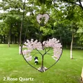 Dettaglio ravvicinato dell'acchiappasogni a forma di cuore in quarzo rosa naturale - Quarzo rosa