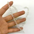 Gedetailleerd overzicht van natuurlijke witte kristallen vierkante kralen voor sieraden - Hele Streng 40cm / 4x4mm (Met Insluitingen)