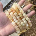 Primo piano della trama sfaccettata irregolare delle perle di cristallo giallo trasparente - Approx. 9x15mm / Citrino