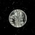 Cuenta redonda de cristal de roca natural con grabado budista para manualidades - Cuenta de Buda de la Medicina / 12mm / Transparente