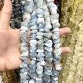 Detailansicht von unregelmäßigen hellblauen Naturkristall-Rohsteinperlen für Schmuck DIY - Ca. 10X13mm (Ca. 50 Stück) / Aquamarin