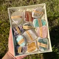 Coffret cadeau professionnel de 11 spécimens de cristaux naturels bruts avec étiquettes anglais - Coffret de 12 Spécimens de Minéraux A