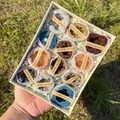 Coffret cadeau de spécimens de cristaux de quartz géode colorés naturels décoration - Coffret de Paires de Géodes d'Agate Colorées Électroplaquées