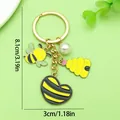 Mignon porte-clés abeille avec pendentifs alvéole cœur et perle sur fond vert clair - Style Nid d'abeille Cœur Abeille Perle (ER1740) / 3x8.1cm / Jaune