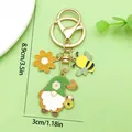Vue détaillée d'un joli porte-clés abeille et gnome avec dimensions 8,9 cm sur 3 cm - Style Gnome Tournesol Abeille (ER1750)