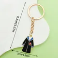 Akademischer Abschlussball-Emaille-Schlüsselanhänger, Länge 8,3 cm / 3,27 Zoll - LS390 Stil / 7.00g