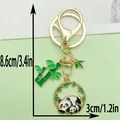 Schattige panda en bamboe metalen sleutelhanger met afmetingen van 8,6 cm hoogte - Bamboe Moeder en Kind Panda (ER1072)
