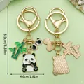 Schattige panda en bamboe metalen sleutelhanger met afmetingen in cm en inches - Bamboe Etende Panda (ER1200)